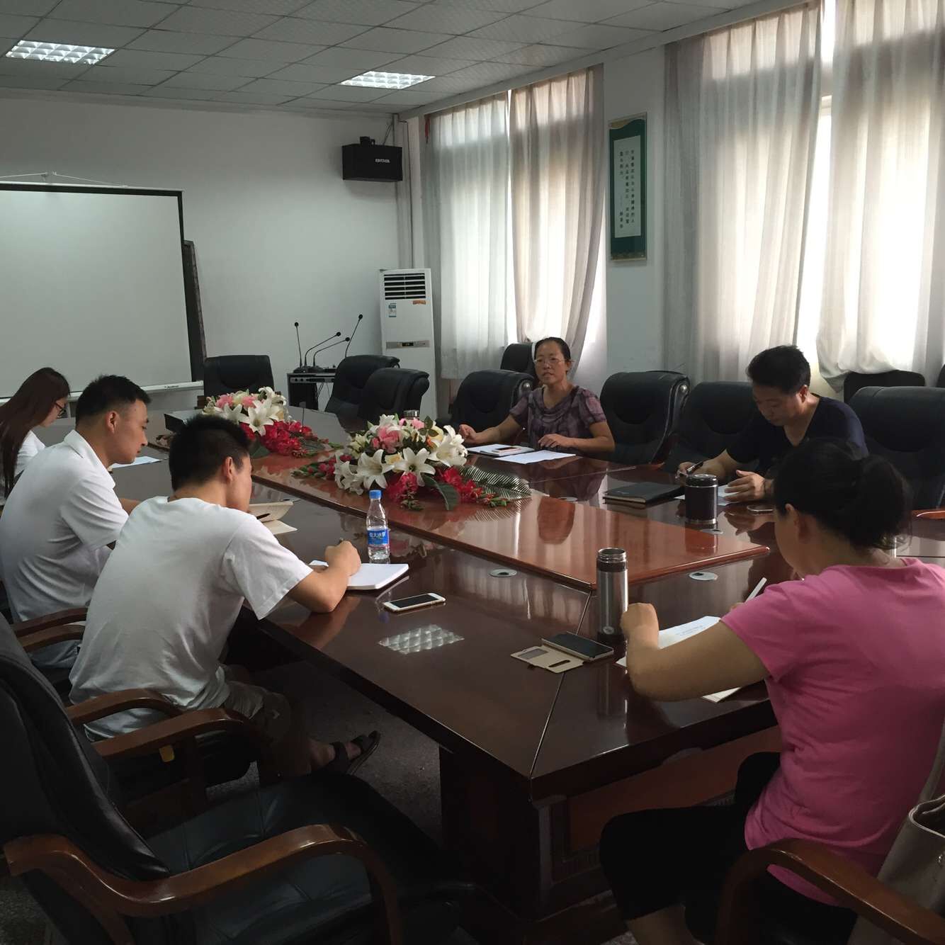 我院(所)开展中心组学习认真领会“两学一做”